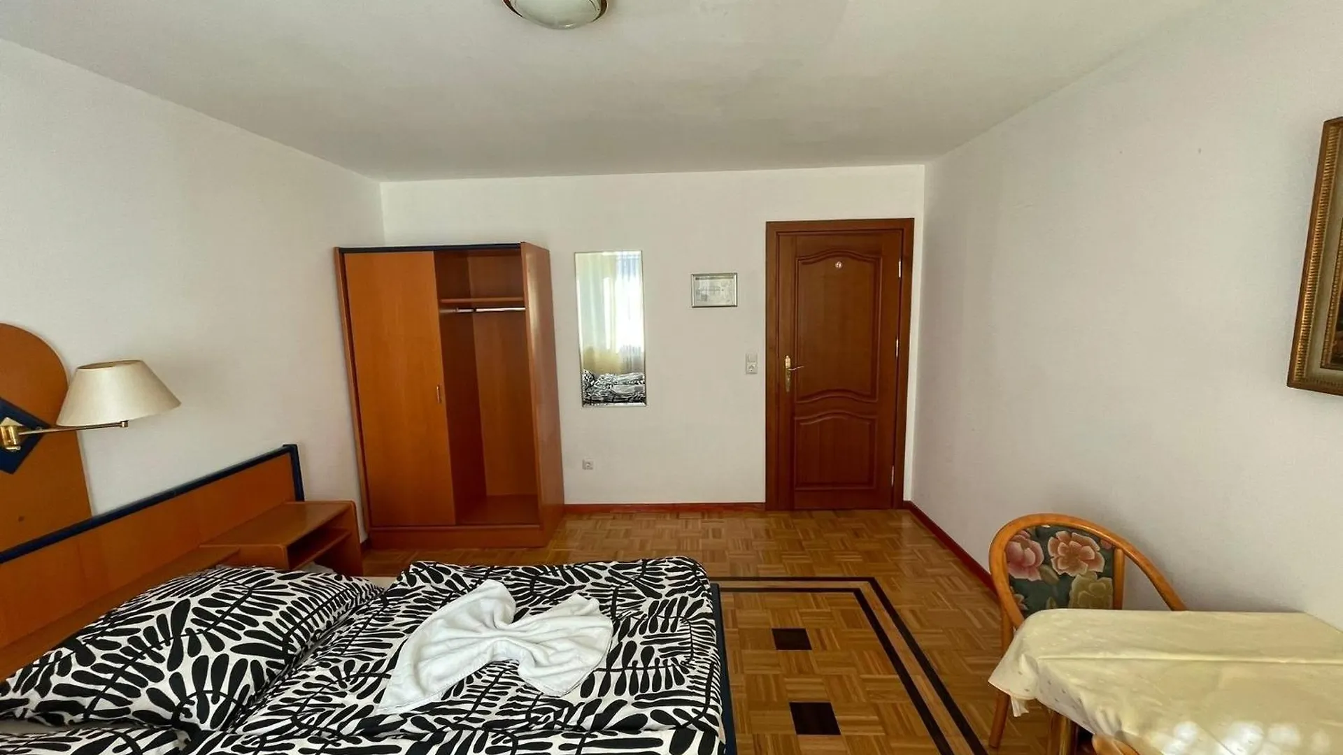 נירנברג Pension Doppelbett Zimmer 22